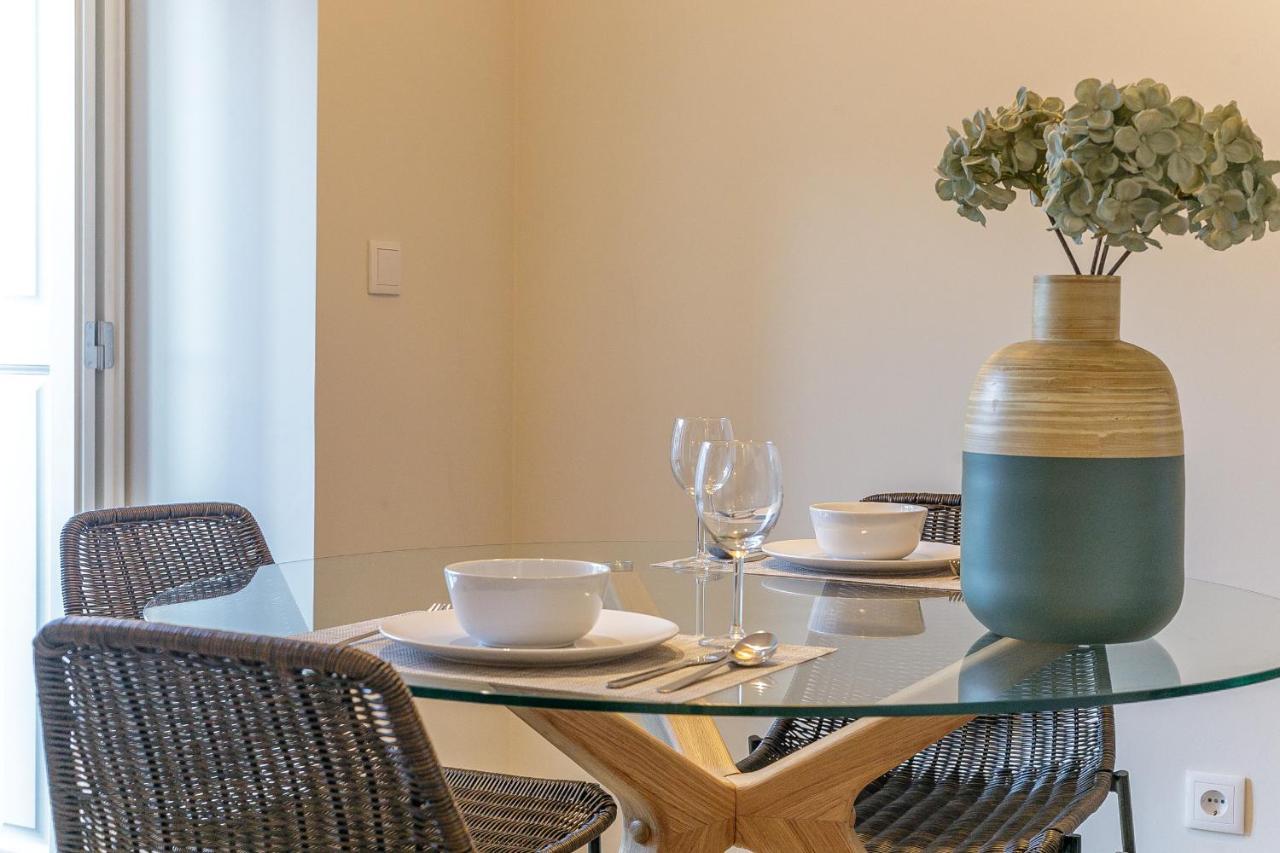 Lovelystay - Downtown Studio With Pool, Ac And Balcony OOporto Esterno foto