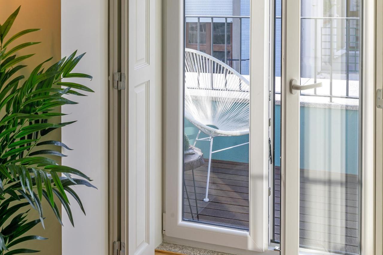 Lovelystay - Downtown Studio With Pool, Ac And Balcony OOporto Esterno foto