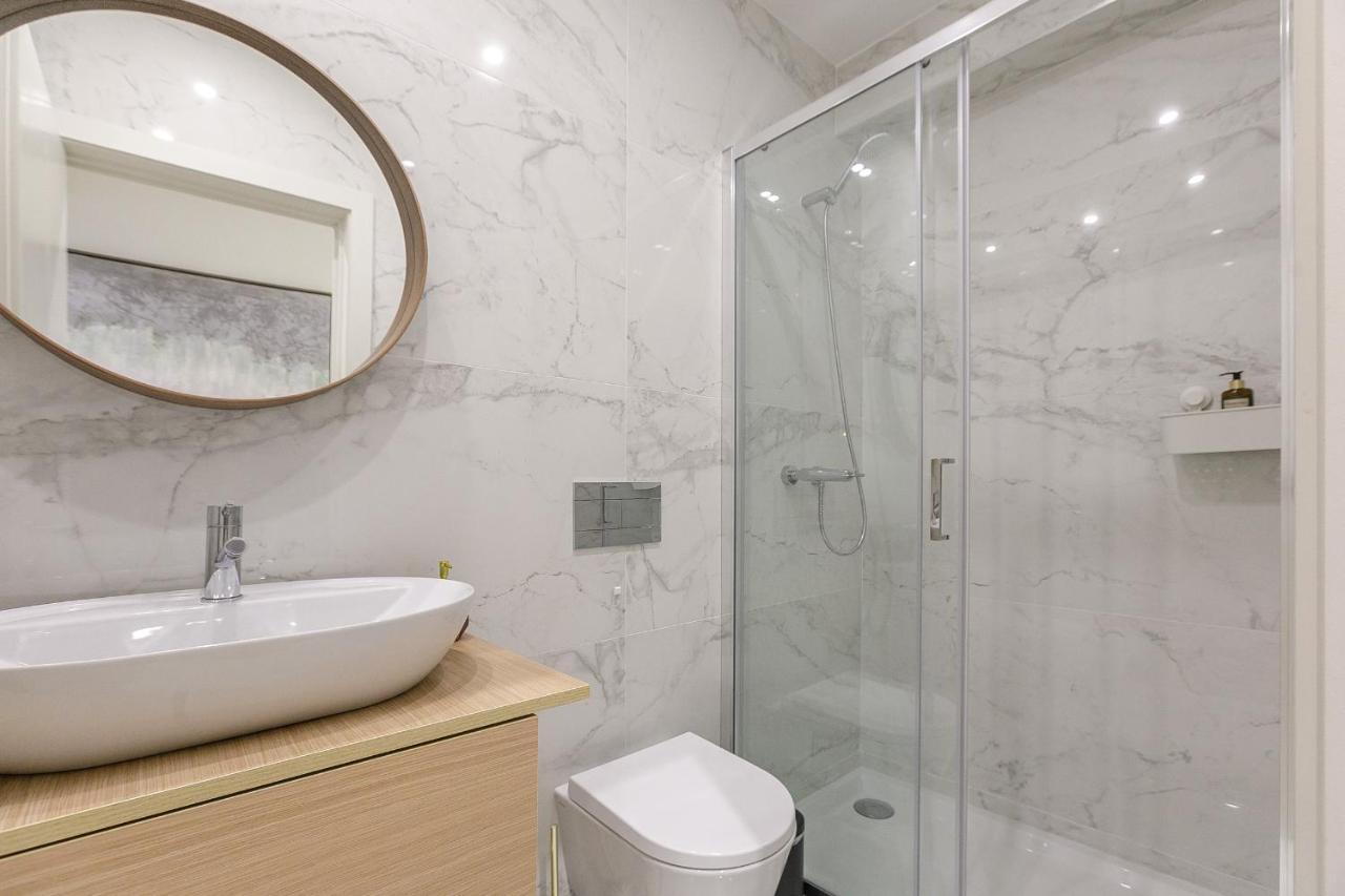 Lovelystay - Downtown Studio With Pool, Ac And Balcony OOporto Esterno foto